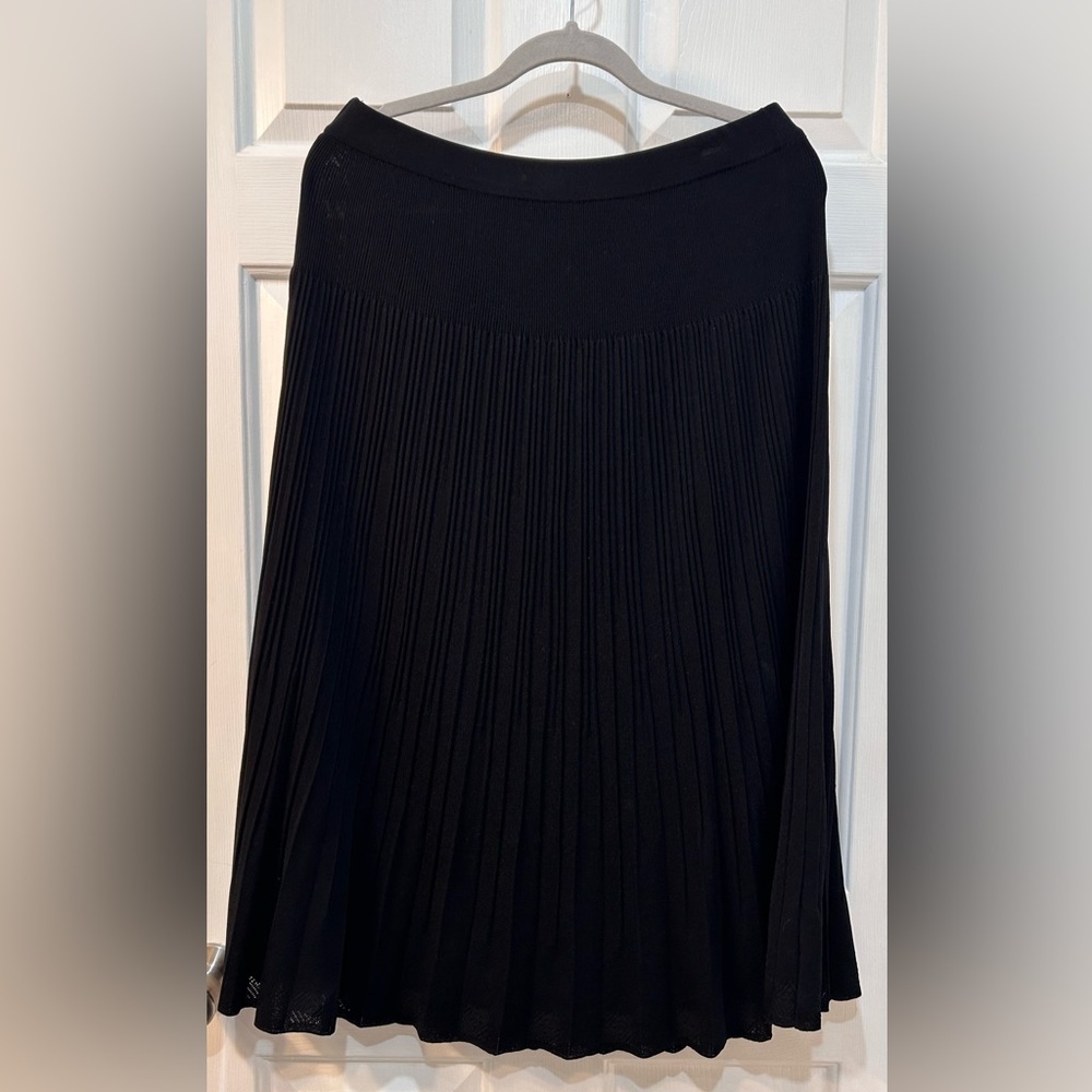 Exclusively Misook Black Pleated Midi A-Line Skirt Size L Pull On Elastic Waist